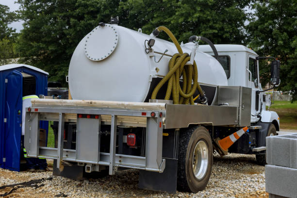 Best Porta potty delivery and setup  in Highwood, IL